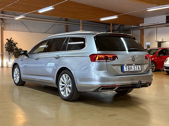 Volkswagen Passat 15 of 30