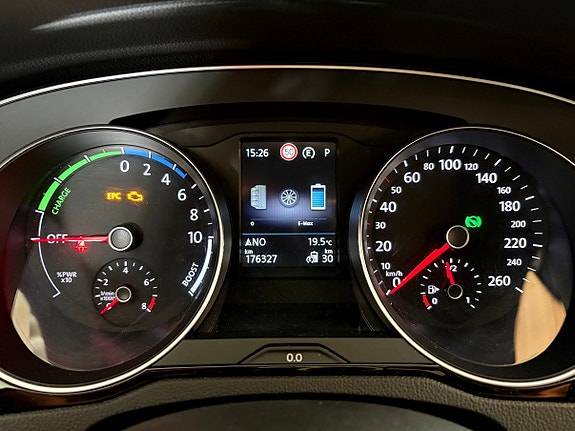 Volkswagen Passat 23 of 30