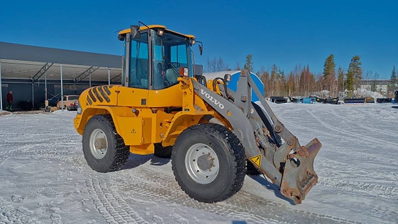 Volvo L40B Snabbgående, Stora BM,  Spakstyrning, Nya v-däck
