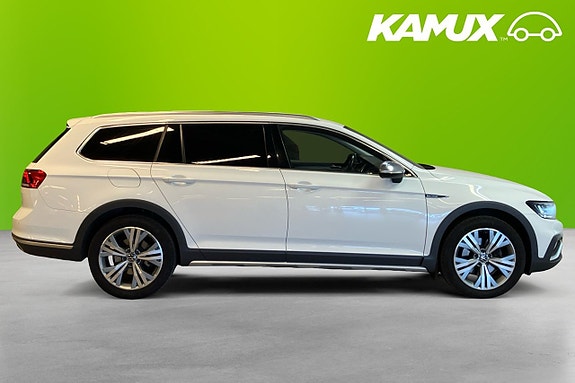 Volkswagen Passat Alltrack 2 of 5