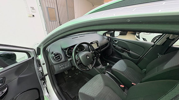 Renault Clio 9 of 12