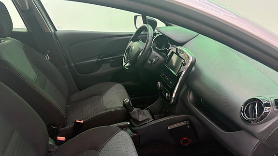 Renault Clio 11 of 12