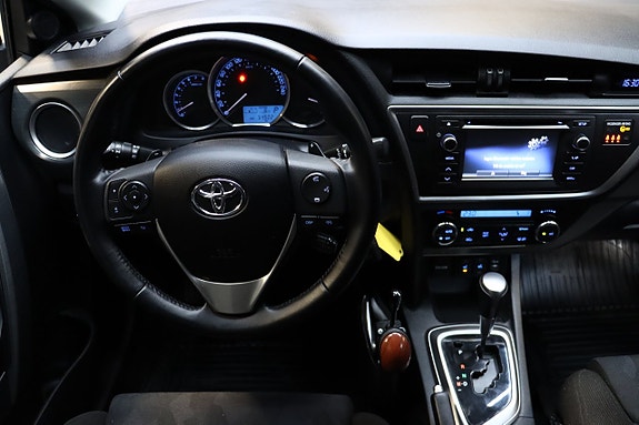 Toyota Auris 23 of 30
