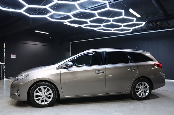 Toyota Auris 7 of 30