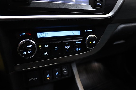 Toyota Auris 24 of 30