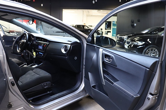 Toyota Auris 17 of 30