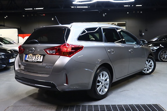 Toyota Auris 4 of 30