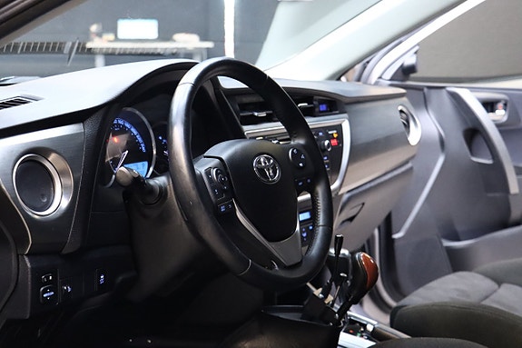 Toyota Auris 9 of 30