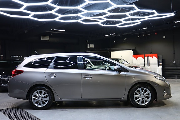 Toyota Auris 5 of 30