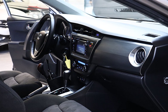 Toyota Auris 18 of 30