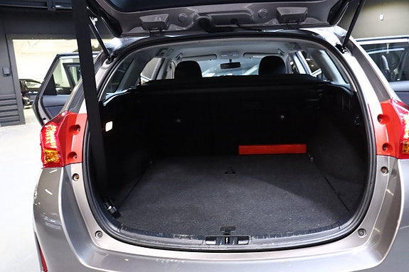 Toyota Auris 13 of 30