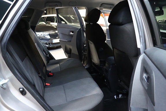 Toyota Auris 15 of 30