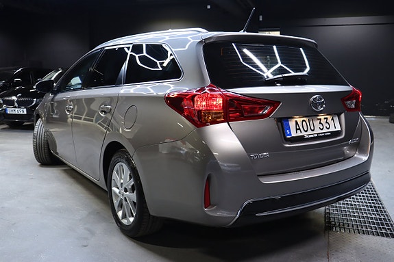 Toyota Auris 3 of 30