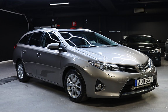 Toyota Auris 6 of 30