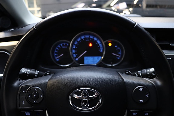 Toyota Auris 27 of 30