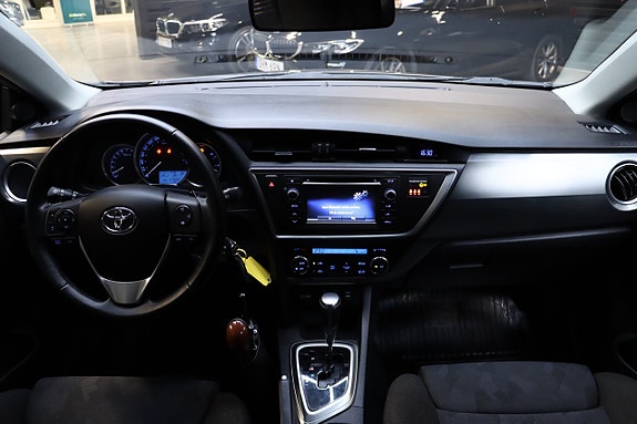 Toyota Auris 22 of 30
