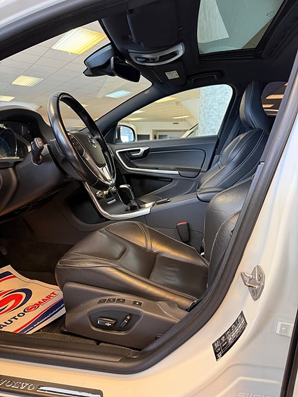 Volvo S60 3 of 5