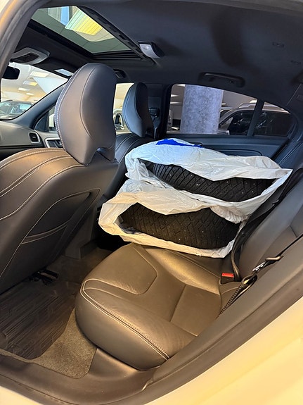 Volvo S60 4 of 5