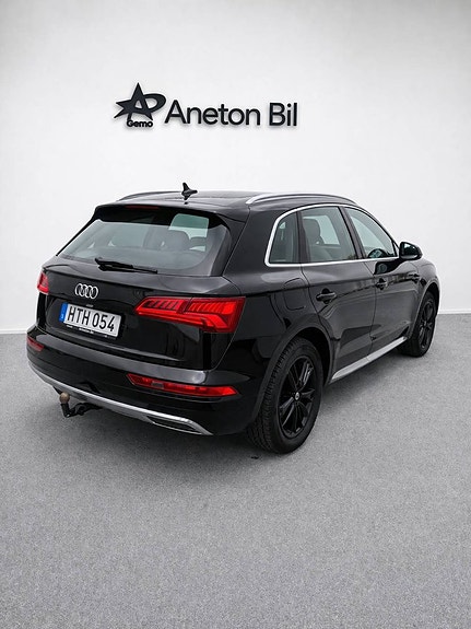 Audi Q5 2 of 5
