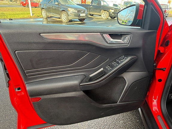 Ford Focus 12 of 16