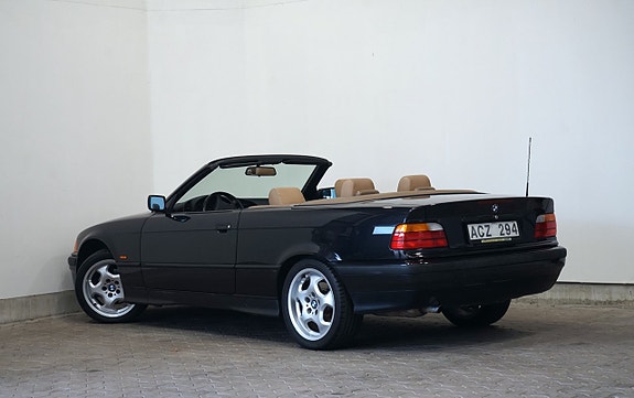 BMW 318 3 of 5