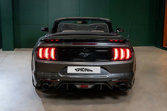 Ford Mustang 10 of 28