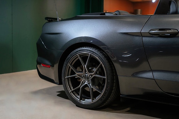Ford Mustang 6 of 28