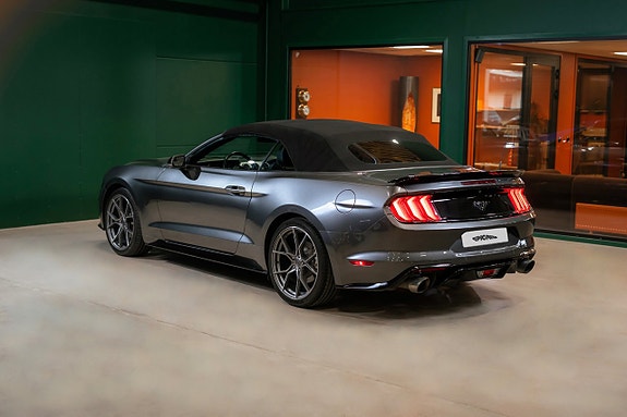 Ford Mustang 8 of 28