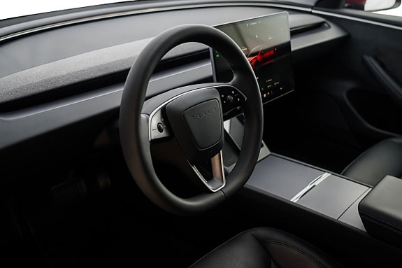 Tesla Model 3 11 of 25