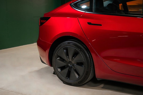 Tesla Model 3 7 of 25