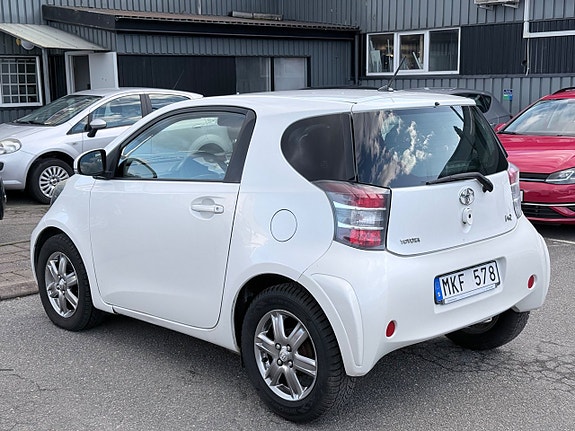 Toyota IQ 6 of 8