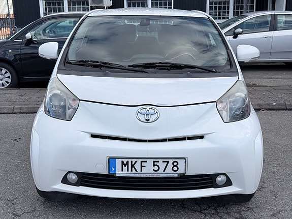 Toyota IQ 3 of 5