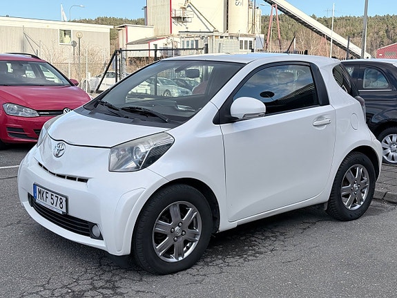 Toyota IQ 4 of 5