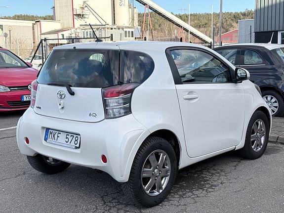 Toyota IQ 8 of 8