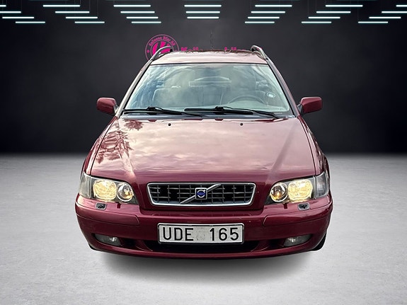 Volvo V40 2 of 5