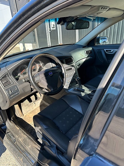 Volvo S60 4 of 5