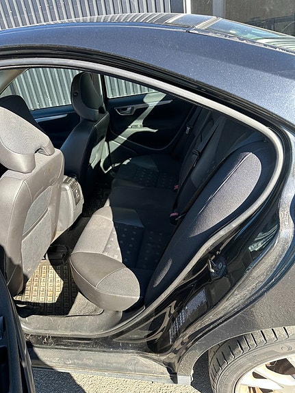 Volvo S60 5 of 5