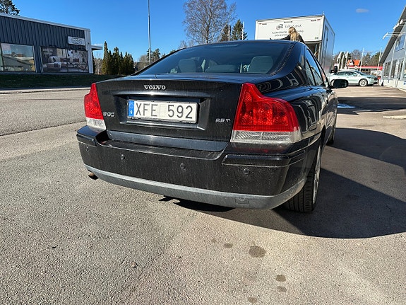 Volvo S60 2 of 5