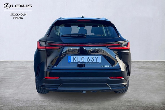 Lexus NX350h 5 of 5