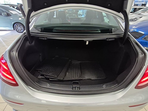 Mercedes-Benz E220 10 of 14