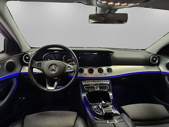 Mercedes-Benz E220 7 of 14