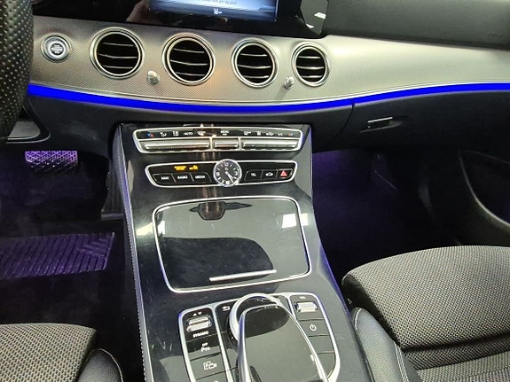 Mercedes-Benz E220 11 of 14