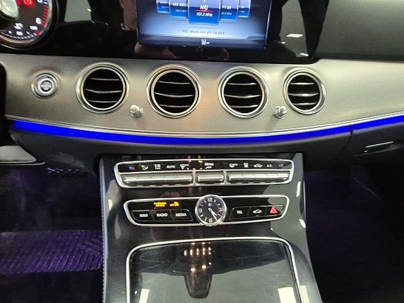 Mercedes-Benz E220 12 of 14