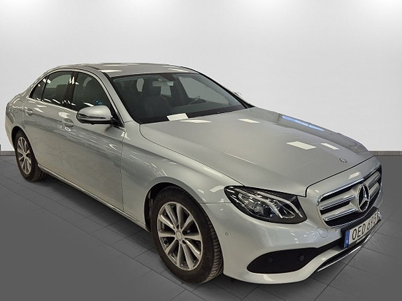 Mercedes-Benz E220 3 of 5