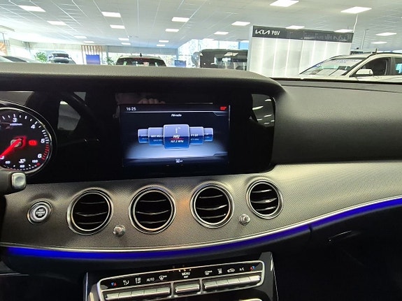 Mercedes-Benz E220 9 of 14