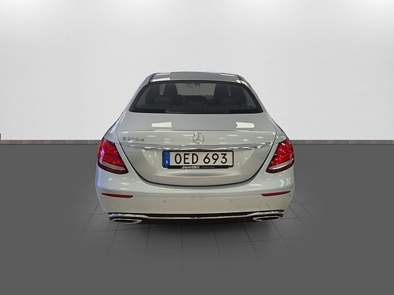Mercedes-Benz E220 6 of 14