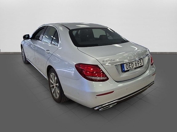 Mercedes-Benz E220 5 of 5