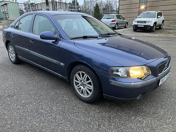 Volvo S60 2 of 5