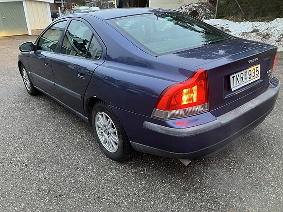 Volvo S60 4 of 5