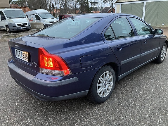 Volvo S60 3 of 5